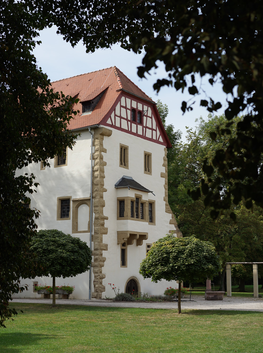 Altes Schloss Neckarbischofsheim (Steinernes Haus) im Rhein-Neckar-Kreis