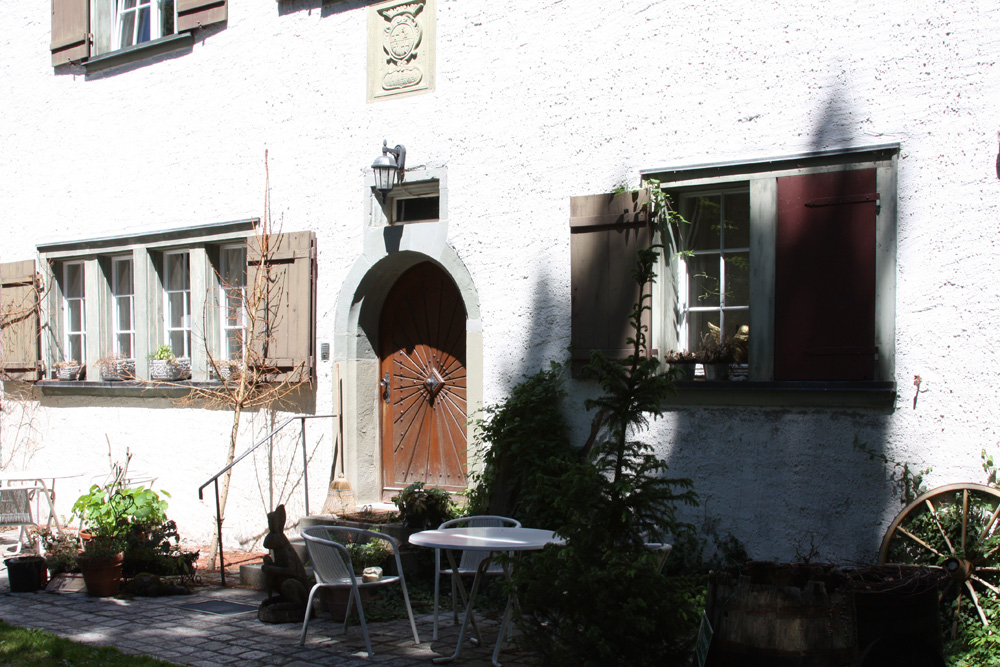 Burghof Wallhausen (Burg Neu-Dettingen) im Landkreis Konstanz