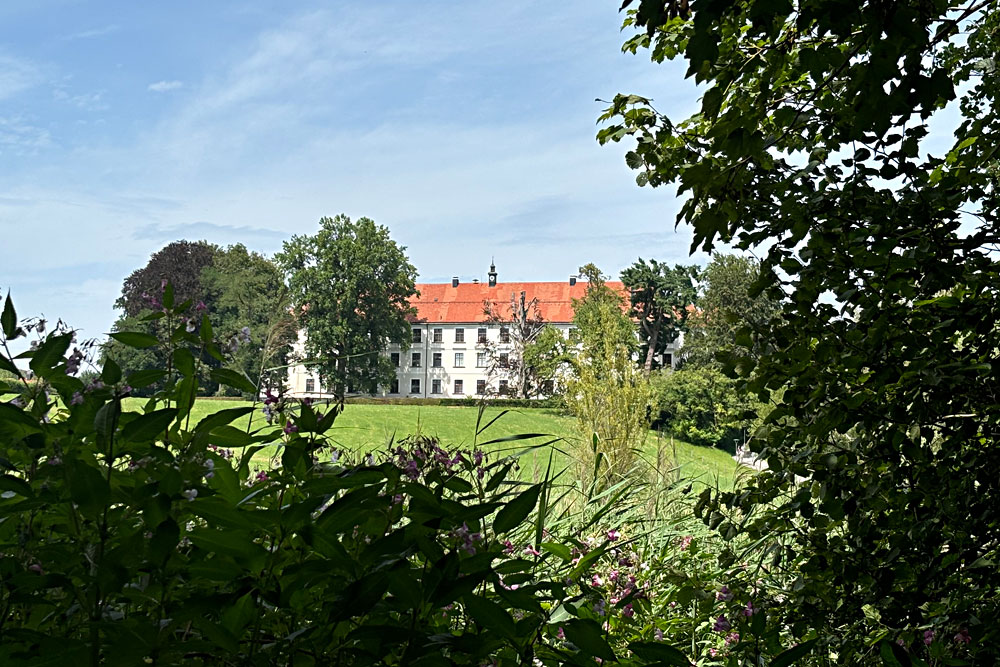 Kloster Herrenchiemsee (Herrenwörth – ehemaliges Benediktinerkloster und späteres Augustiner-Chorherren-Stift – Altes Schloss) im Landkreis Rosenheim