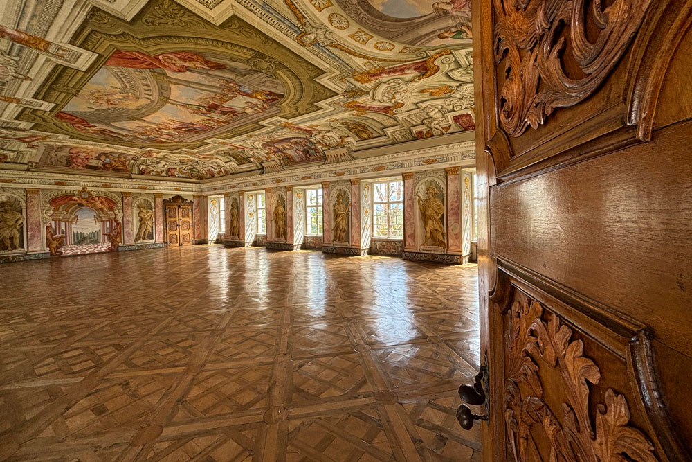 Kloster Herrenchiemsee (Herrenwörth – ehemaliges Benediktinerkloster und späteres Augustiner-Chorherren-Stift – Altes Schloss) im Landkreis Rosenheim