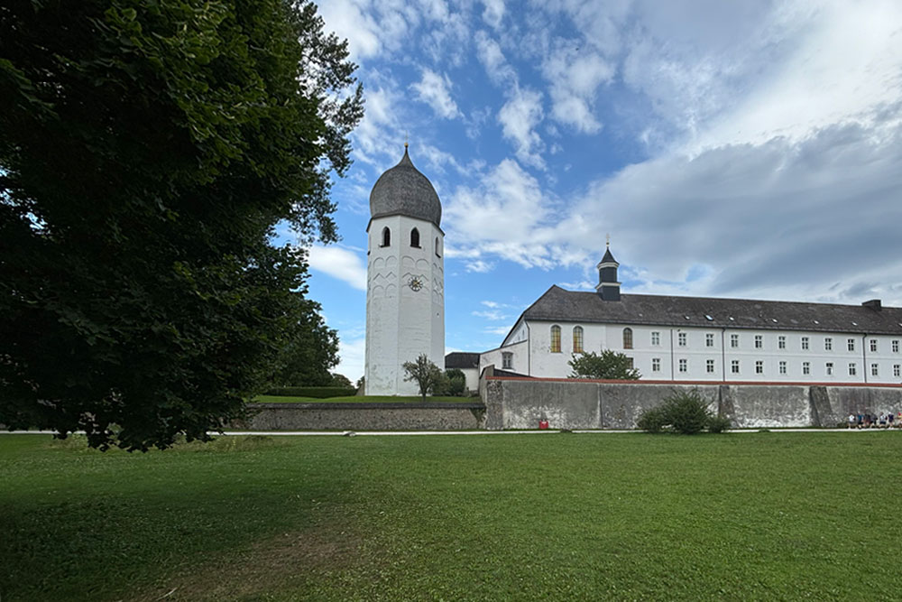 Kloster Frauenchiemsee (Frauenwörth – Abtei der Benediktinerinnen) im Landkreis Rosenheim