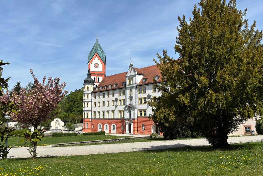 Kloster Scheyern (Kloster Bayrischzell-Fischbachau-Petersberg/Eisenhofen-Scheyern, Benediktinerabtei Mariä Himmelfahrt und zum Heiligen Kreuz) im Landkreis Pfaffenhofen an der Ilm