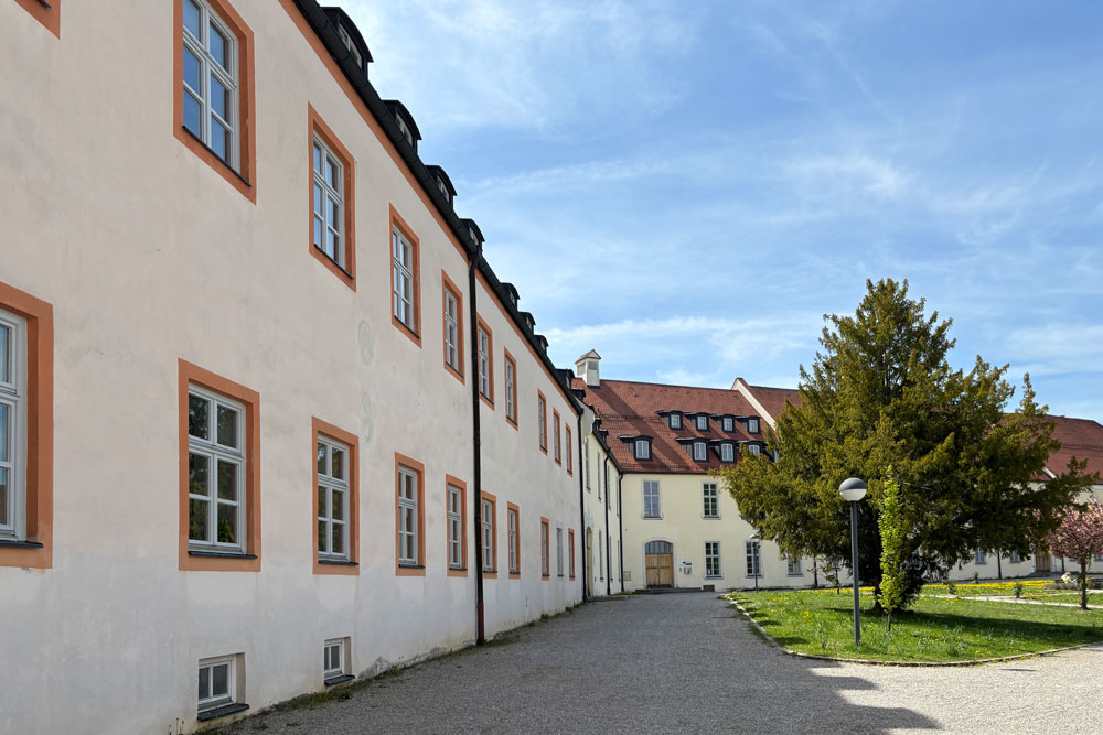 Kloster Scheyern (Kloster Bayrischzell-Fischbachau-Petersberg/Eisenhofen-Scheyern, Benediktinerabtei Mariä Himmelfahrt und zum Heiligen Kreuz) im Landkreis Pfaffenhofen an der Ilm
