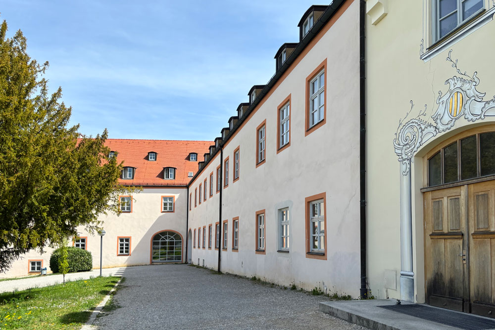 Kloster Scheyern (Kloster Bayrischzell-Fischbachau-Petersberg/Eisenhofen-Scheyern, Benediktinerabtei Mariä Himmelfahrt und zum Heiligen Kreuz) im Landkreis Pfaffenhofen an der Ilm