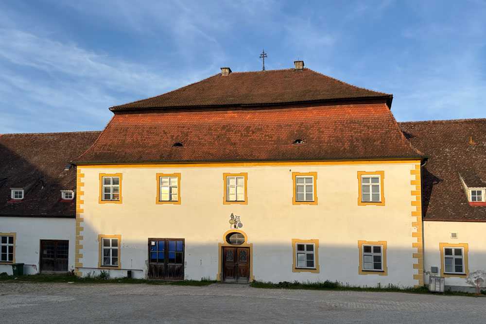 Kloster Scheyern (Kloster Bayrischzell-Fischbachau-Petersberg/Eisenhofen-Scheyern, Benediktinerabtei Mariä Himmelfahrt und zum Heiligen Kreuz) im Landkreis Pfaffenhofen an der Ilm