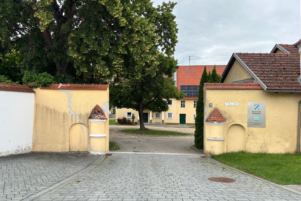 Schloss Straß (Schlossrest) im Landkreis Neuburg-Schrobenhausen