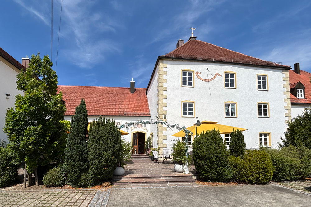 Schloss Drachenfels (Schlossrest) in Ingolstadt-Etting