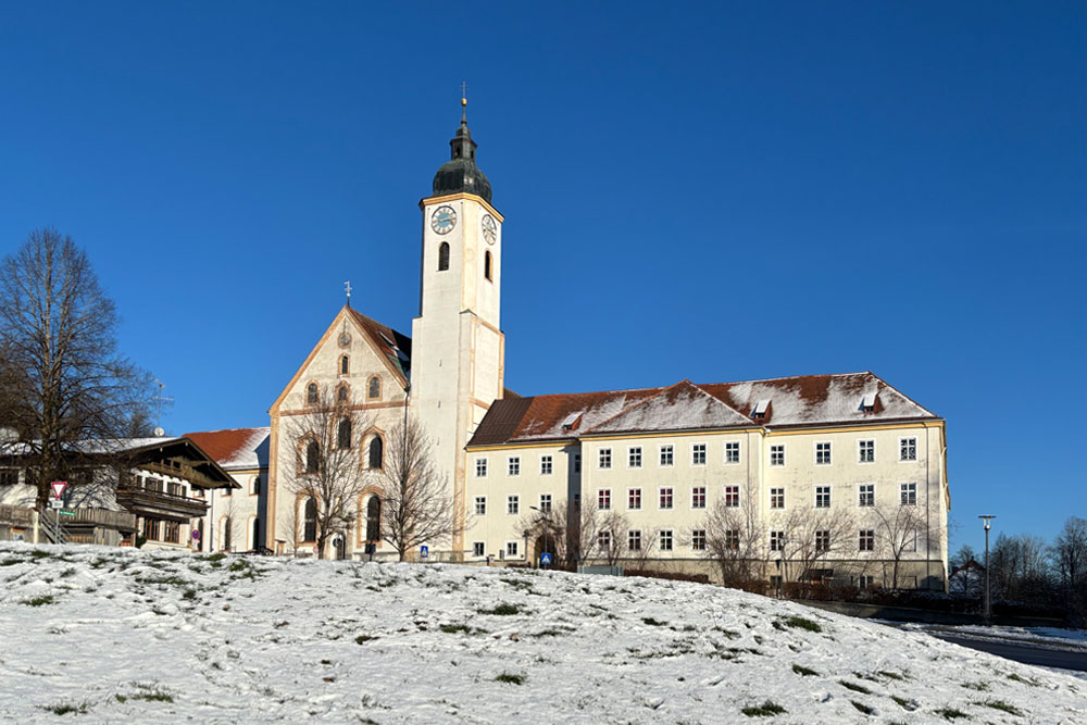 Kloster Dietramszell (ehemaliges Augustiner-Chorherren-Stift und heutiges Kloster der Salesianerinnen) im Landkreis Bad Tölz-Wolfratshausen