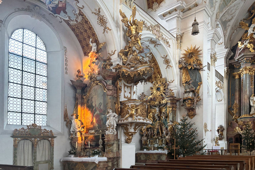 Kloster Dietramszell (ehemaliges Augustiner-Chorherren-Stift und heutiges Kloster der Salesianerinnen) im Landkreis Bad Tölz-Wolfratshausen