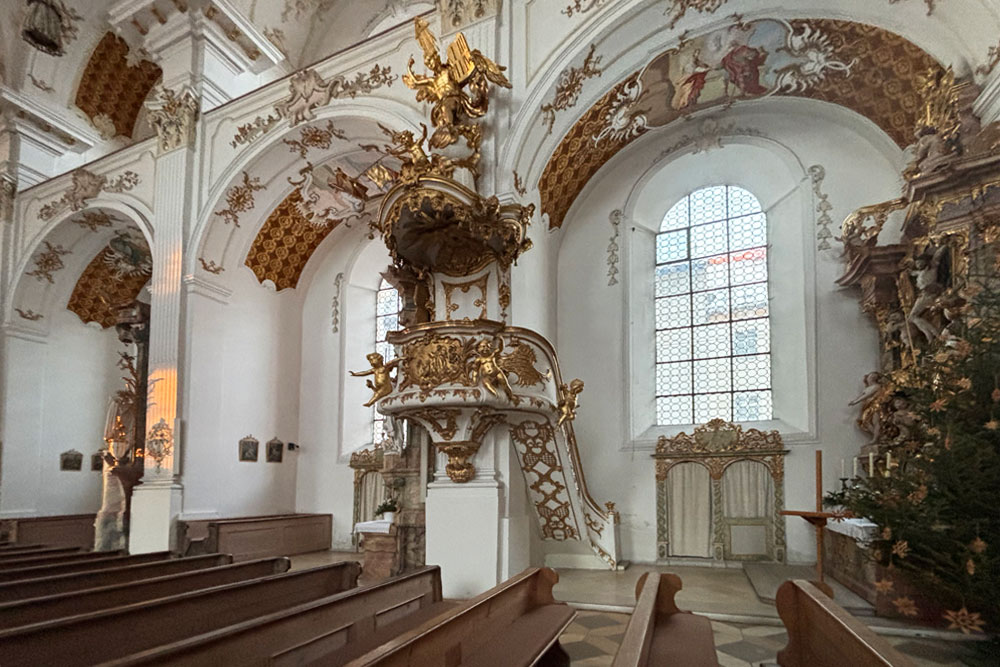 Kloster Dietramszell (ehemaliges Augustiner-Chorherren-Stift und heutiges Kloster der Salesianerinnen) im Landkreis Bad Tölz-Wolfratshausen