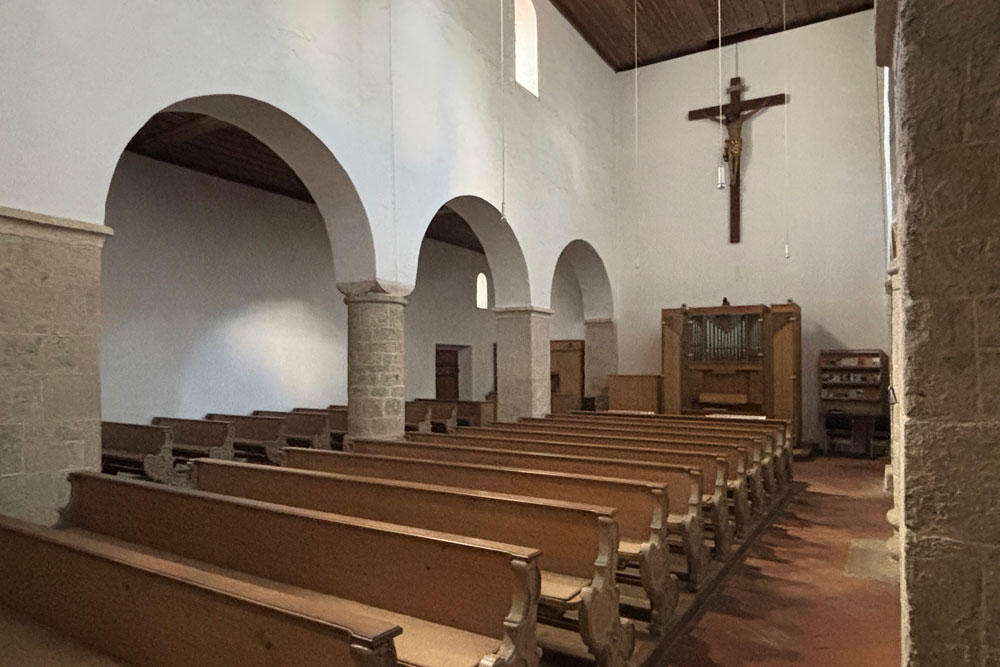 Die Klosterkirche St. Peter und Paul (Petersberg) (Petersberg-Basilika), die an der Stelle der abgegangenen Burg Glaneck (Burg Glonneck, Petersberg) im Landkreis Dachau in Bayern steht