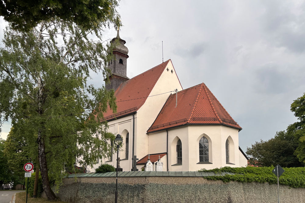 Die römisch-katholische Filialkirche Mariä Geburt an der Stelle der Keltenschanze Oberbiberg