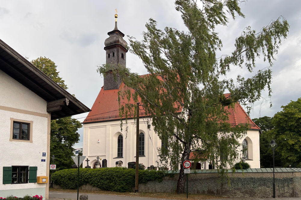 Die römisch-katholische Filialkirche Mariä Geburt an der Stelle der Keltenschanze Oberbiberg