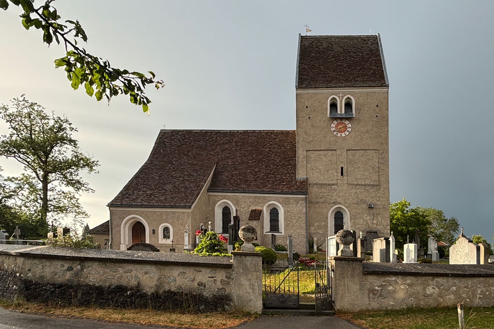 Wehrkirche Großdingharting (Pfarrkirche Sankt Laurentius) im Landkreis München