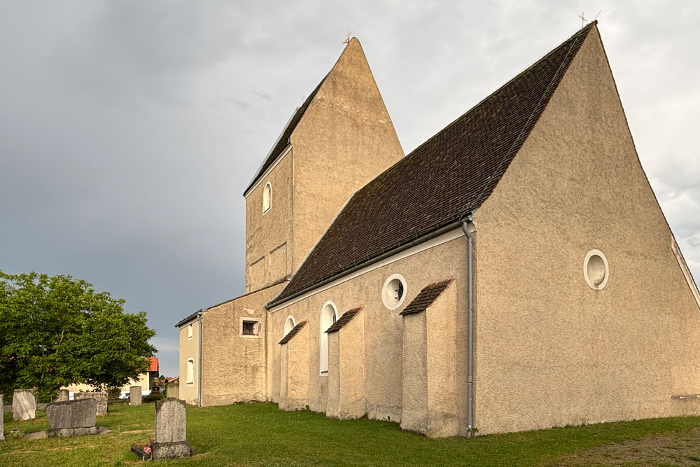 Wehrkirche Großdingharting (Pfarrkirche Sankt Laurentius) im Landkreis München