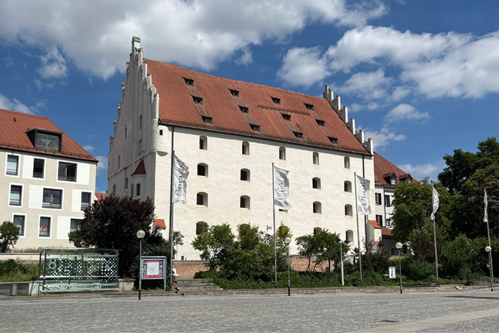 Herzogskasten (Ingolstadt) (Altes Schloss, Altes Haus, Alte Veste, Herzogsschloss, Burg) in Ingolstadt