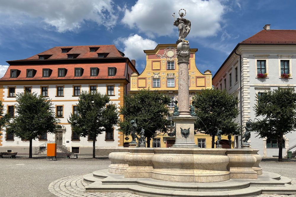 Taxishaus (Neuburg an der Donau) (Adelspalais) im Landkreis Neuburg-Schrobenhausen
