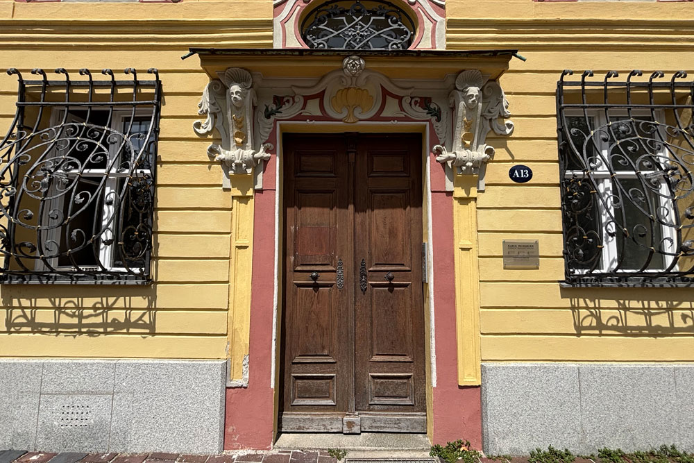 Taxishaus (Neuburg an der Donau) (Adelspalais) im Landkreis Neuburg-Schrobenhausen