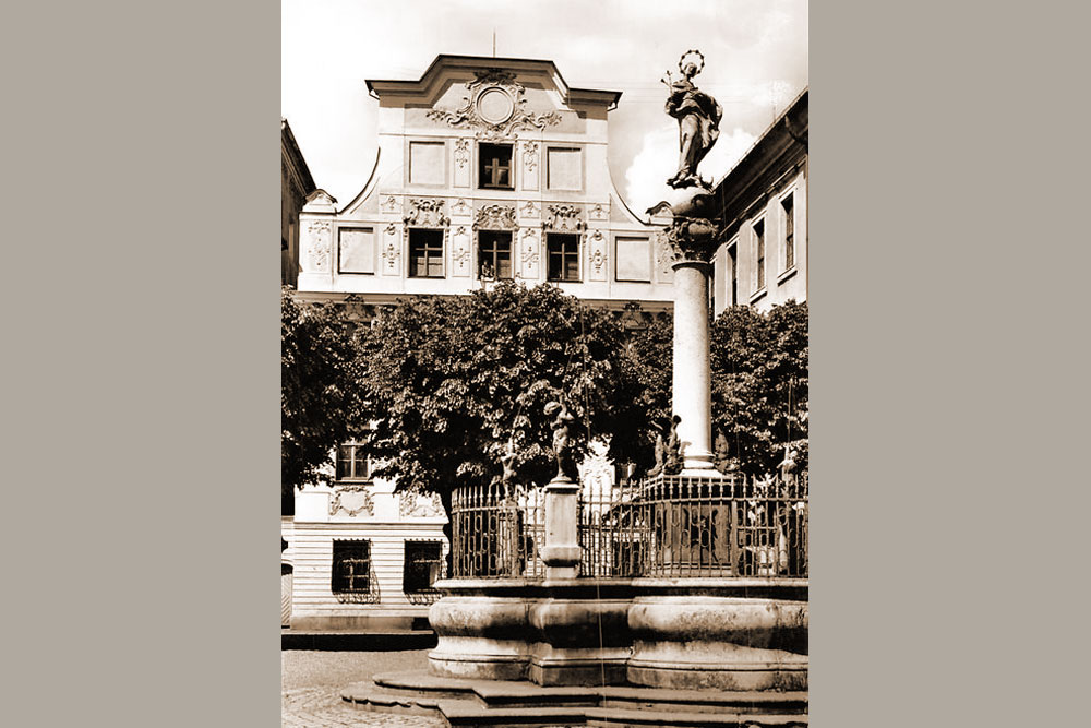 Taxishaus (Neuburg an der Donau) (Adelspalais) im Landkreis Neuburg-Schrobenhausen