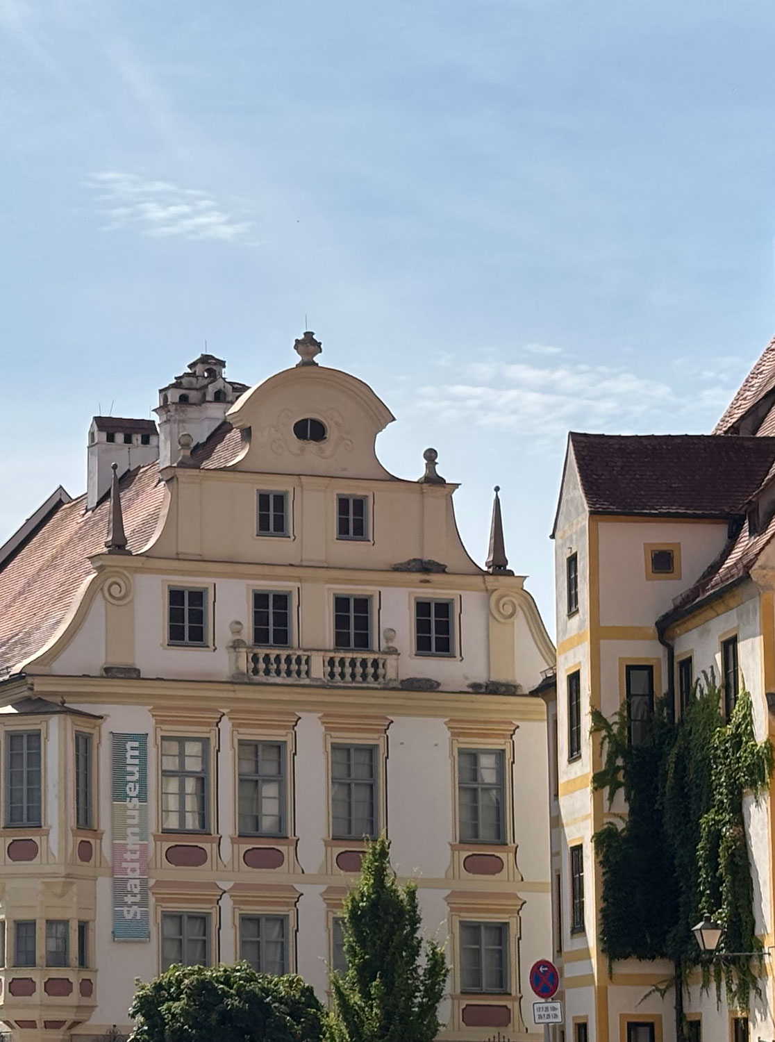 Weveldhaus (Neuburg an der Donau) (Palais) Weveldhaus (Neuburg an der Donau) (Palais) im Landkreis Neuburg-Schrobenhausen