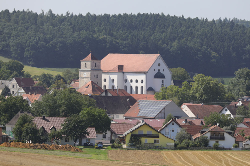 Kloster Bergen (Neuburg an der Donau) (ehemaliges Kloster der Benediktinerinnen) im Landkreis Neuburg-Schrobenhausen