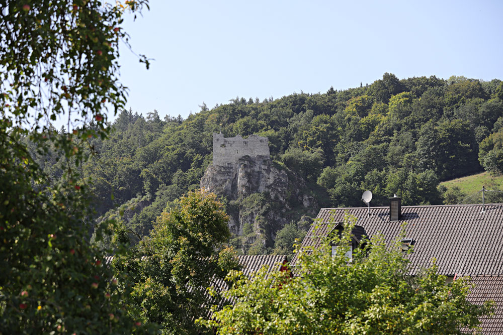 Burgruine Hütting (Neuburg an der Donau) im Landkreis Neuburg-Schrobenhausen