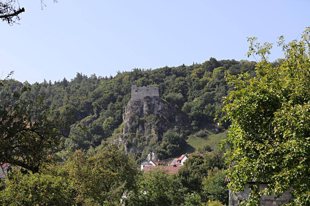 Burgruine Hütting (Neuburg an der Donau) im Landkreis Neuburg-Schrobenhausen