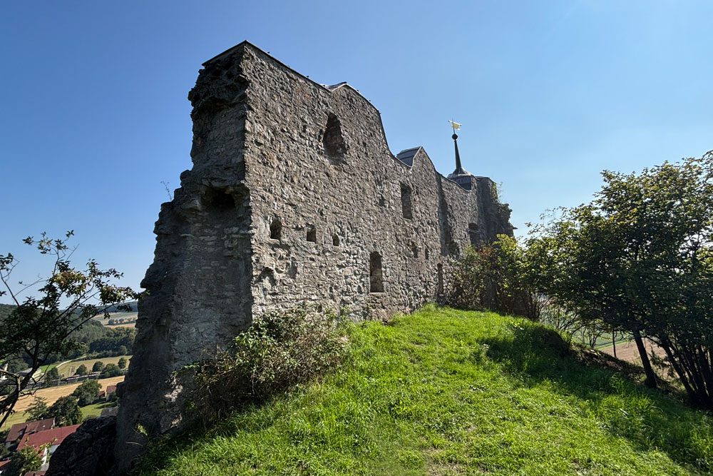Burgruine Hütting (Neuburg an der Donau) im Landkreis Neuburg-Schrobenhausen