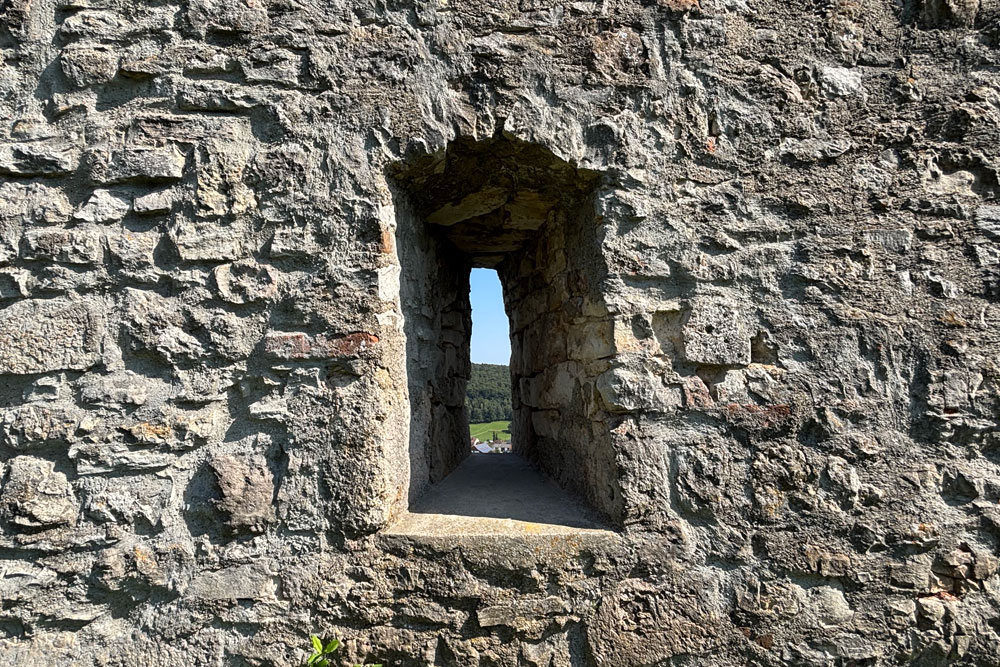Burgruine Hütting (Neuburg an der Donau) im Landkreis Neuburg-Schrobenhausen