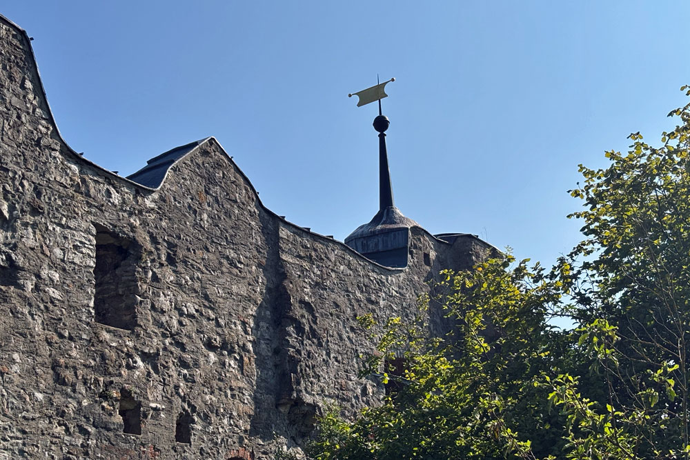 Burgruine Hütting (Neuburg an der Donau) im Landkreis Neuburg-Schrobenhausen