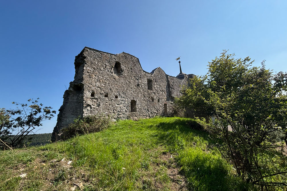 Burgruine Hütting (Neuburg an der Donau) im Landkreis Neuburg-Schrobenhausen