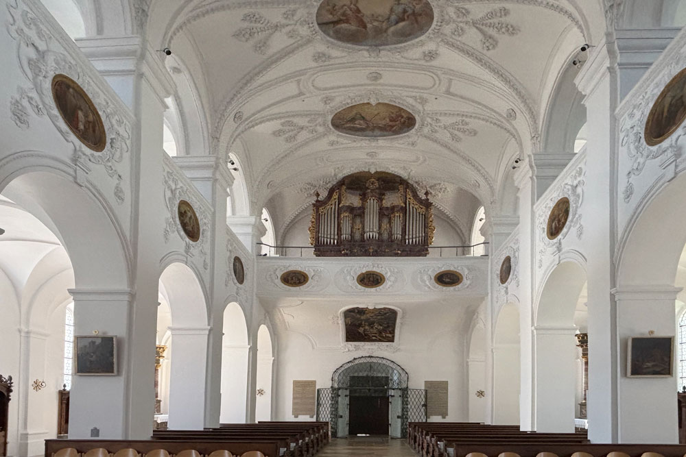 Kollegiatstift Neuburg an der Donau (Pfarrkirche St. Peter) im Landkreis Neuburg-Schrobenhausen