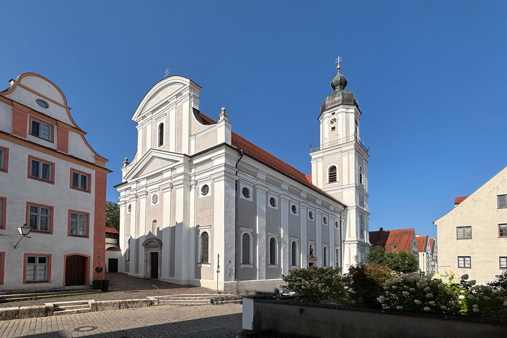 Kollegiatstift Neuburg an der Donau (Pfarrkirche St. Peter) im Landkreis Neuburg-Schrobenhausen
