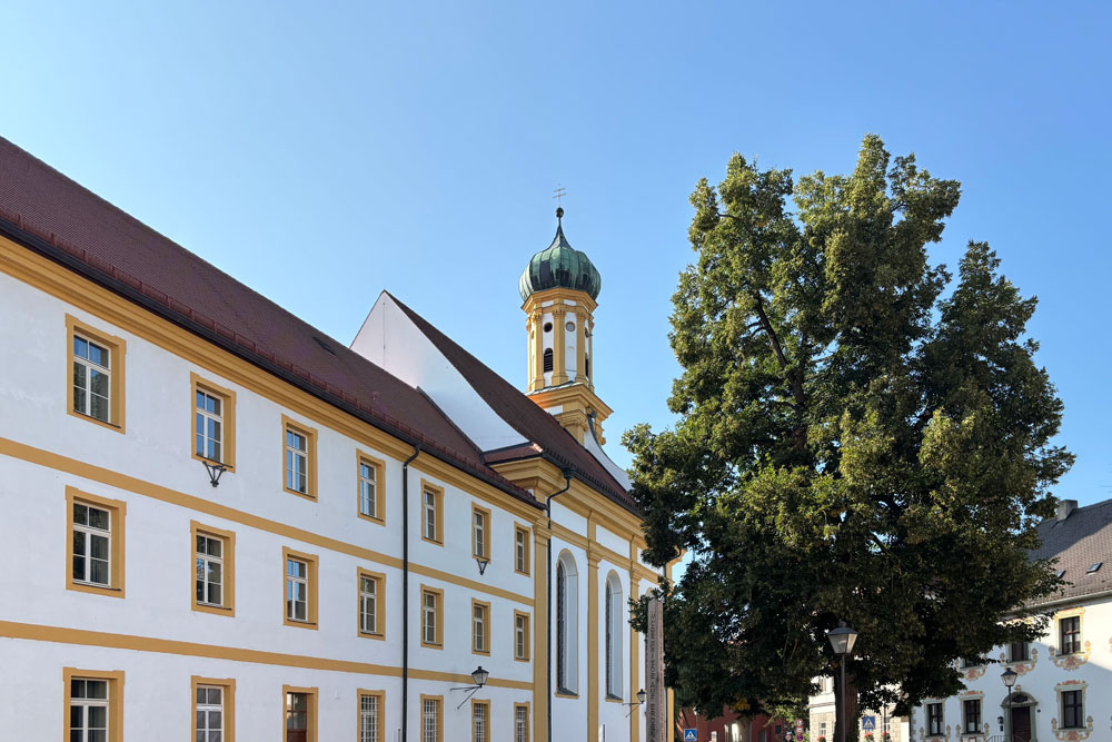 Kloster Sankt Maria (Neuburg an der Donau) (ehemaliges Kloster der Ursulinen, Kirche St. Ursula) im Landkreis Neuburg-Schrobenhausen