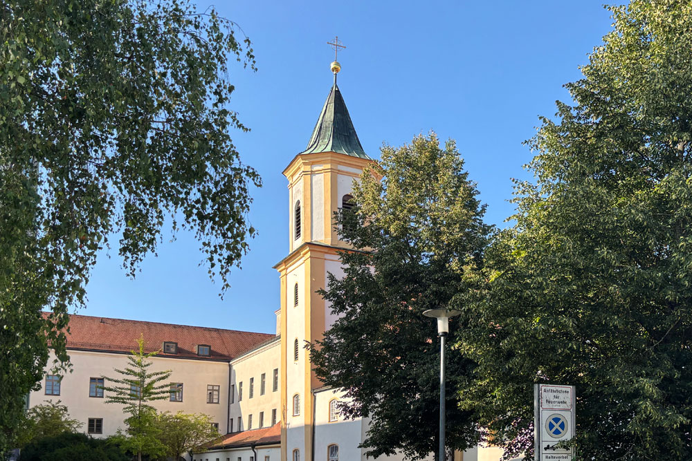 Kloster St. Wolfgang (Neuburg an der Donau) (ehemaliges Kloster der Barmherzigen Brüder) im Landkreis Neuburg-Schrobenhausen