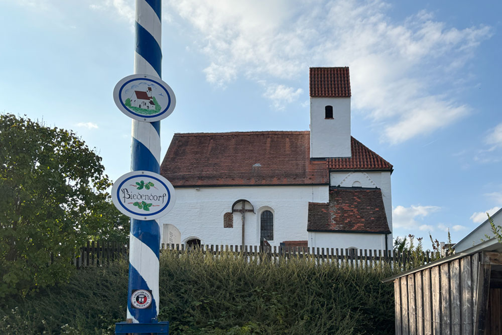 Wehrkirche Piedendorf (Sankt Nikolaus) im Landkreis Freising