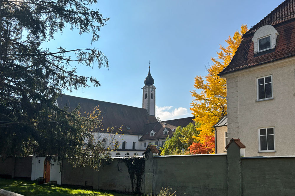 Kloster Altenhohenau (ehemaliges Kloster der Dominikanerinnen) Kloster Altenhohenau (ehemaliges Kloster der Dominikanerinnen) im Landkreis Rosenheim