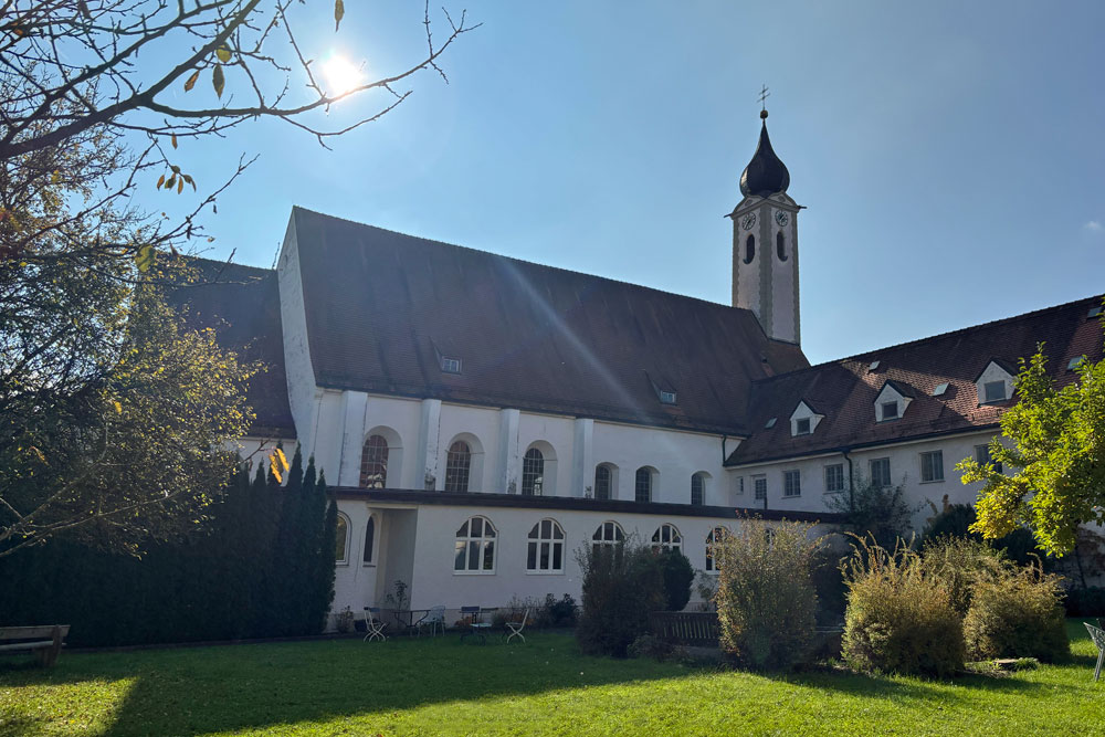 Kloster Altenhohenau (ehemaliges Kloster der Dominikanerinnen) Kloster Altenhohenau (ehemaliges Kloster der Dominikanerinnen) im Landkreis Rosenheim