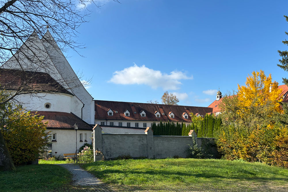 Kloster Altenhohenau (ehemaliges Kloster der Dominikanerinnen) Kloster Altenhohenau (ehemaliges Kloster der Dominikanerinnen) im Landkreis Rosenheim