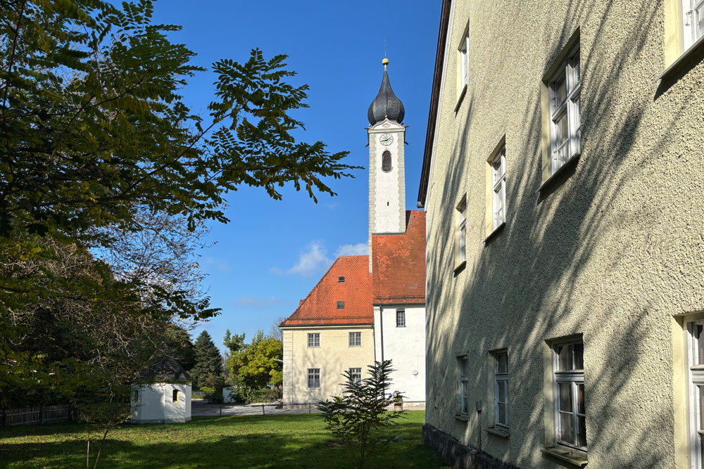 Kloster Altenhohenau (ehemaliges Kloster der Dominikanerinnen) Kloster Altenhohenau (ehemaliges Kloster der Dominikanerinnen) im Landkreis Rosenheim