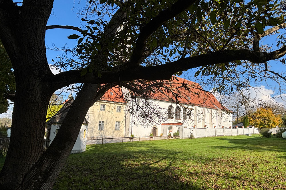 Kloster Altenhohenau (ehemaliges Kloster der Dominikanerinnen) Kloster Altenhohenau (ehemaliges Kloster der Dominikanerinnen) im Landkreis Rosenheim