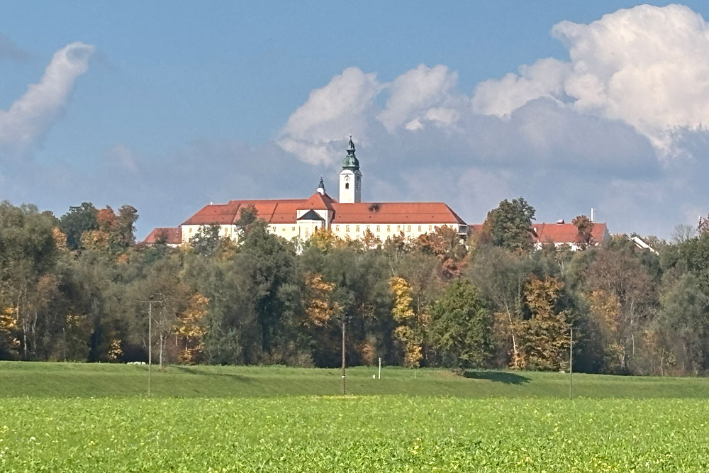 Stiftung Attl (ehemalige Benediktinerabtei Attel) Stiftung Attl (ehemalige Benediktinerabtei Attel) im Landkreis Rosenheim