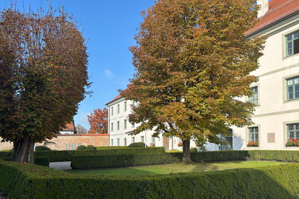 Kloster Rott (ehemalige Abtei der Benediktiner) Kloster Rott (ehemalige Abtei der Benediktiner) im Landkreis Rosenheim