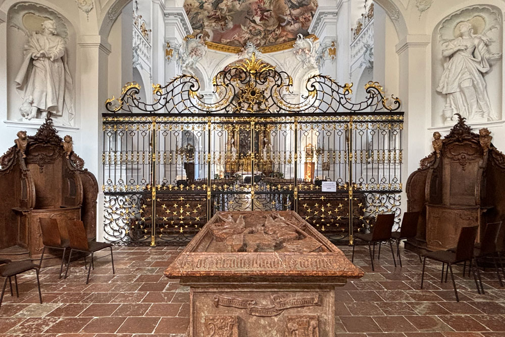 Kloster Rott (ehemalige Abtei der Benediktiner) - Abteikirche St. Marinus und Anianus Kloster Rott (ehemalige Abtei der Benediktiner) im Landkreis Rosenheim
