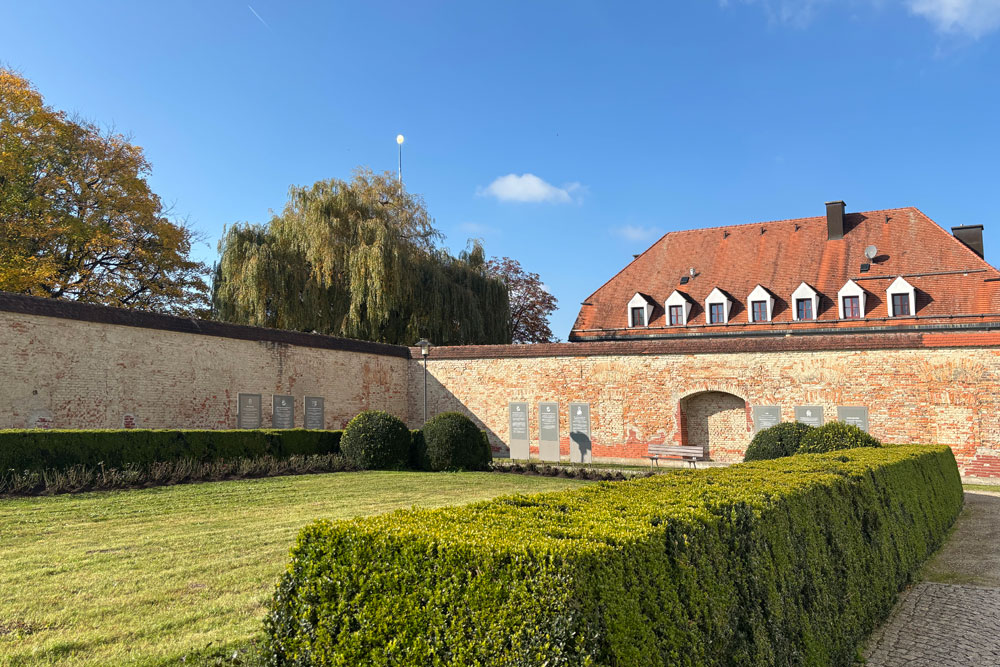 Kloster Rott (ehemalige Abtei der Benediktiner) Kloster Rott (ehemalige Abtei der Benediktiner) im Landkreis Rosenheim