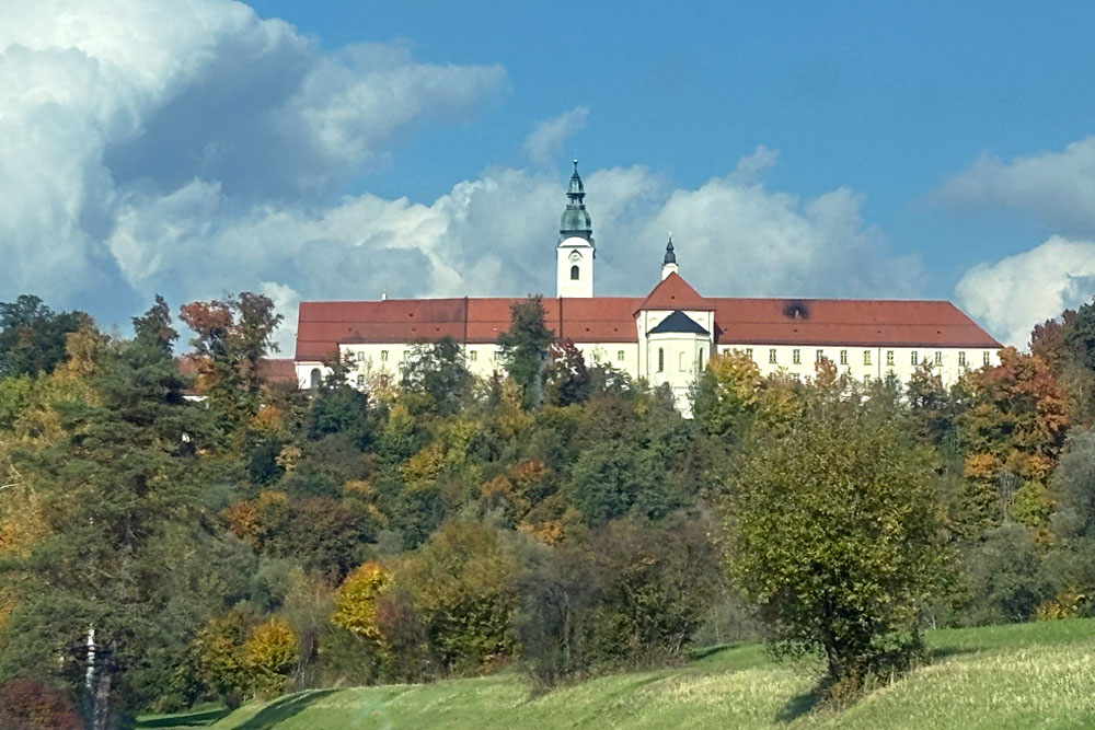 Stiftung Attl (ehemalige Benediktinerabtei Attel) Stiftung Attl (ehemalige Benediktinerabtei Attel) im Landkreis Rosenheim