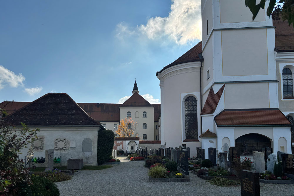 Stiftung Attl (ehemalige Benediktinerabtei Attel) Stiftung Attl (ehemalige Benediktinerabtei Attel) im Landkreis Rosenheim
