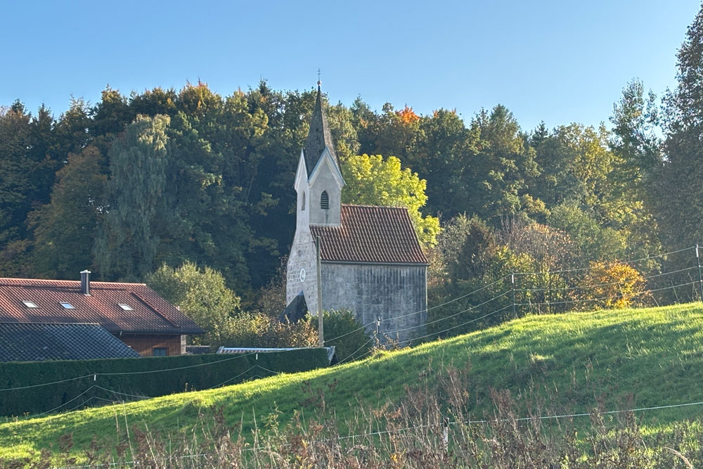 Wehrkirche Thal (Nebenkirche St. Georg, ehemalige Kirchhofbefestigung) Wehrkirche Thal (Nebenkirche St. Georg, ehemalige Kirchhofbefestigung) im Landkreis Rosenheim