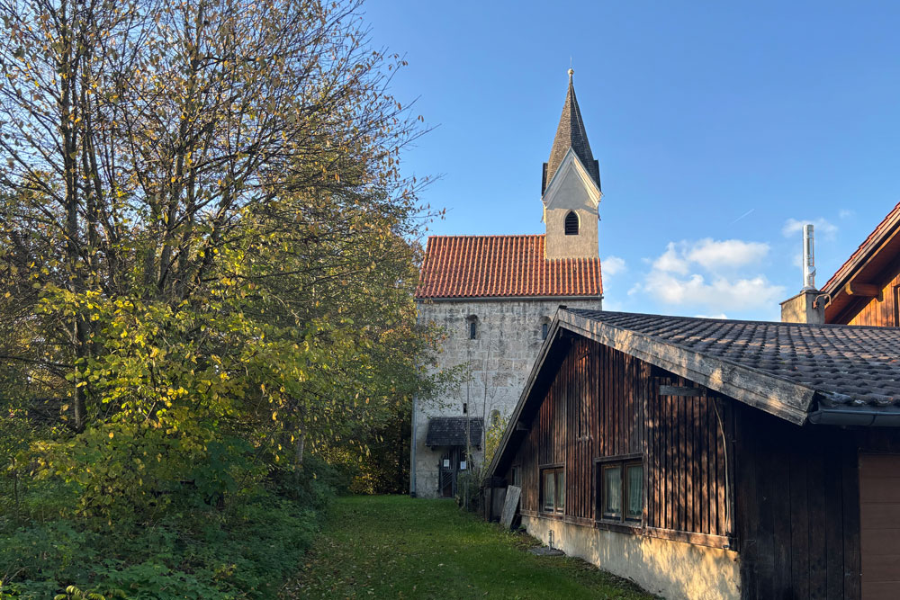 Wehrkirche Thal (Nebenkirche St. Georg, ehemalige Kirchhofbefestigung) Wehrkirche Thal (Nebenkirche St. Georg, ehemalige Kirchhofbefestigung) im Landkreis Rosenheim