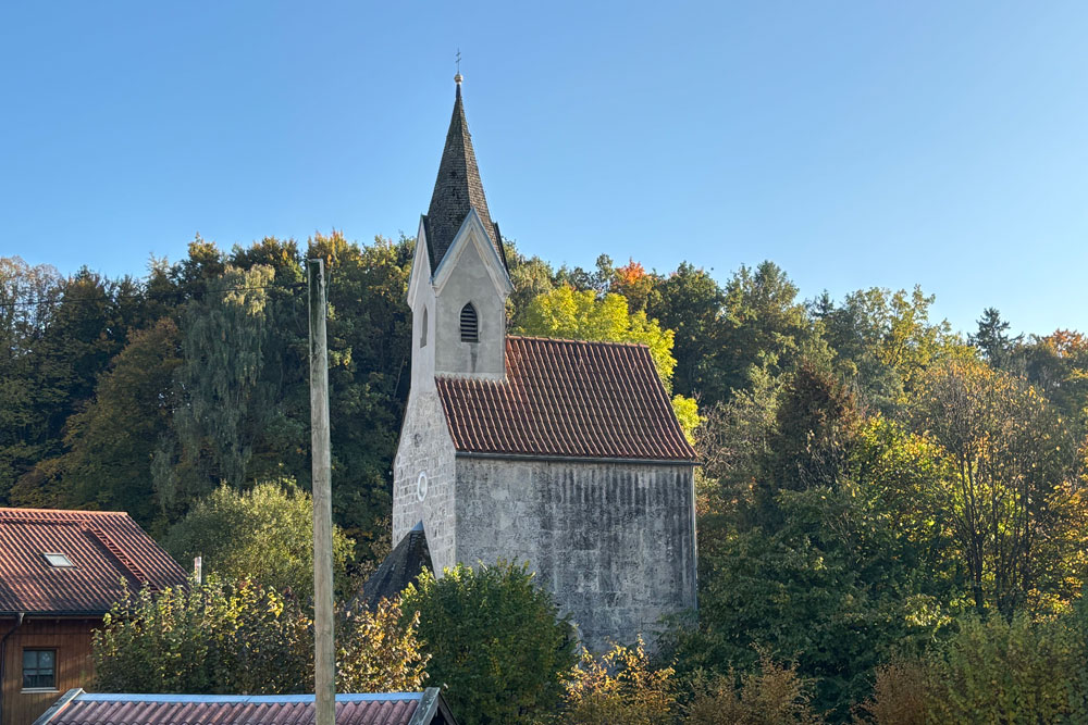 Wehrkirche Thal (Nebenkirche St. Georg, ehemalige Kirchhofbefestigung) Wehrkirche Thal (Nebenkirche St. Georg, ehemalige Kirchhofbefestigung) im Landkreis Rosenheim